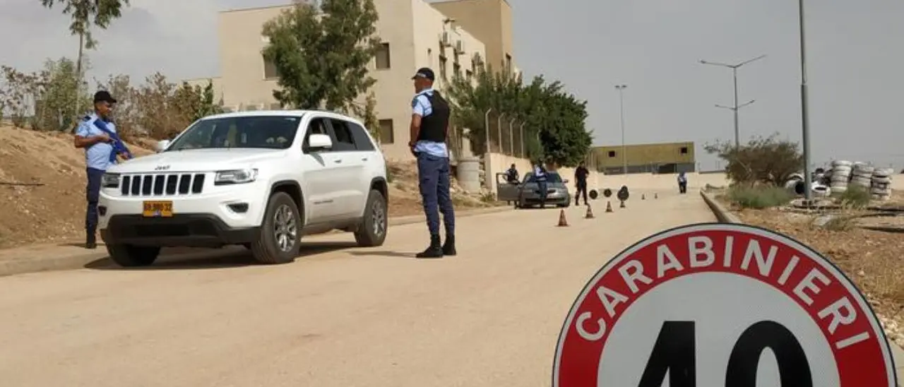 Cisgiordania, due carabinieri fatti inginocchiare e minacciati da un colono. Tajani convoca l'ambasciatore israeliano\n