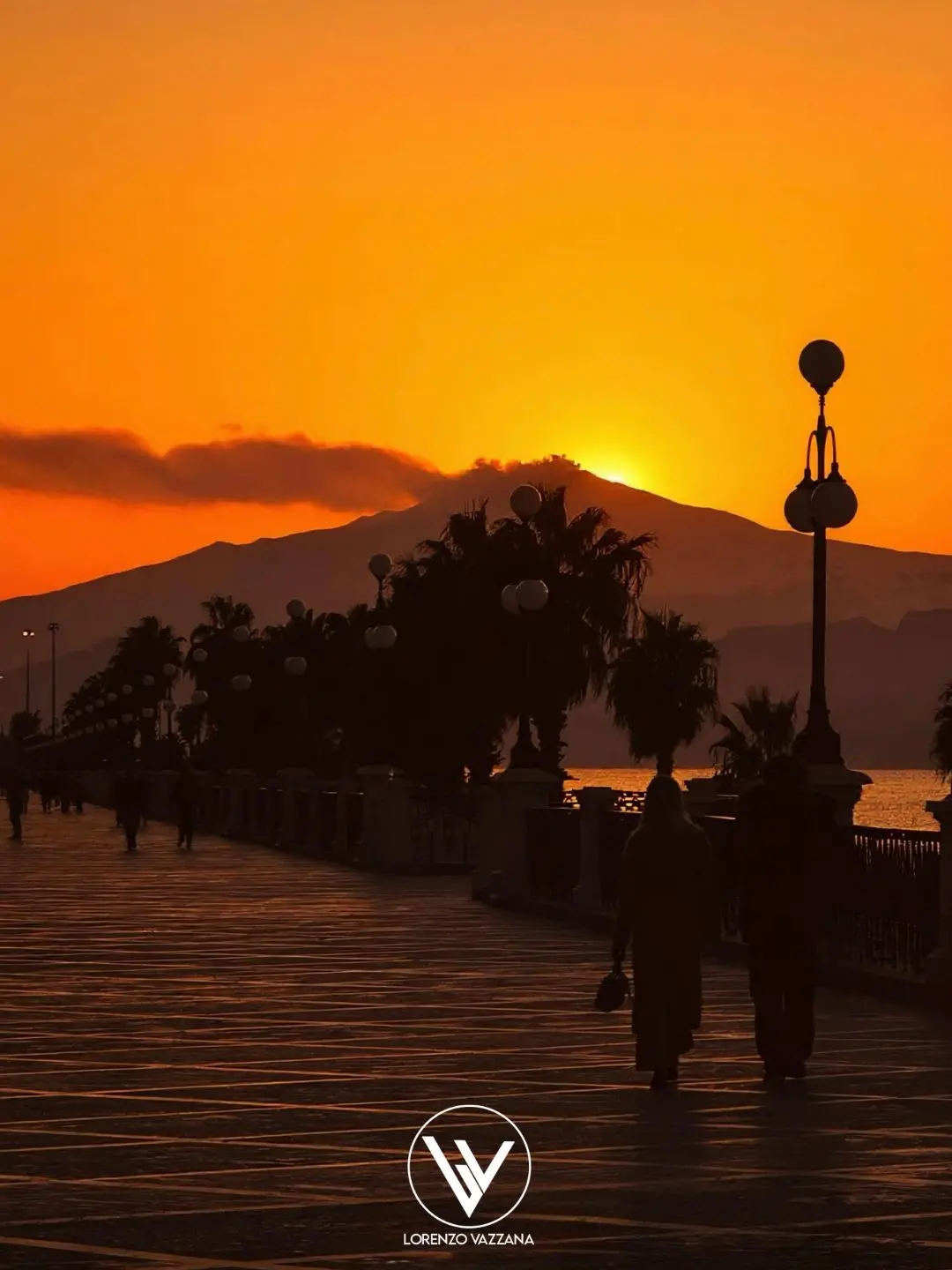 Tra cielo e fuoco, mano nella mano\n
