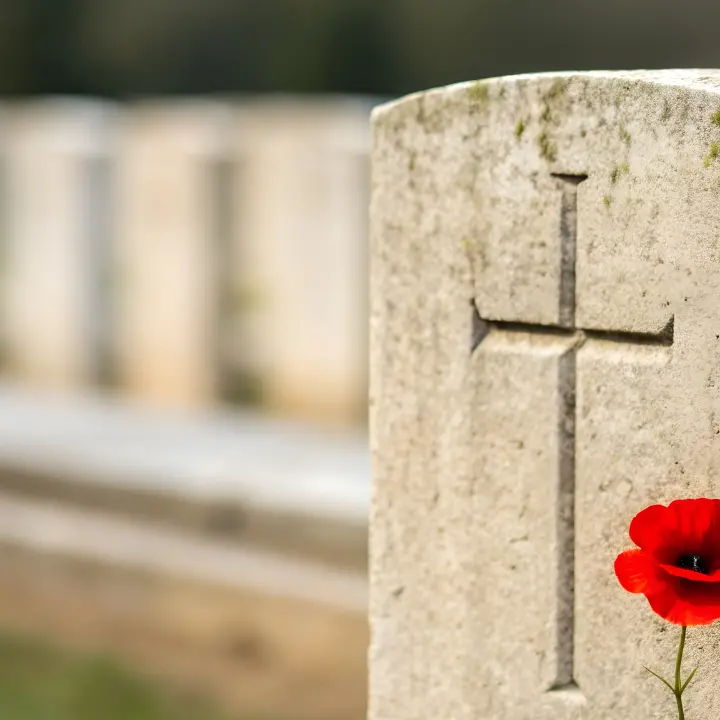 La memoria come ferita aperta: perché ricordare Auschwitz significa restare inquieti\n