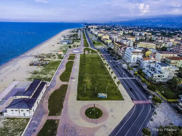 I commercianti di Schiavonea sul piede di guerra: «Fateci lavorare in sicurezza»\n