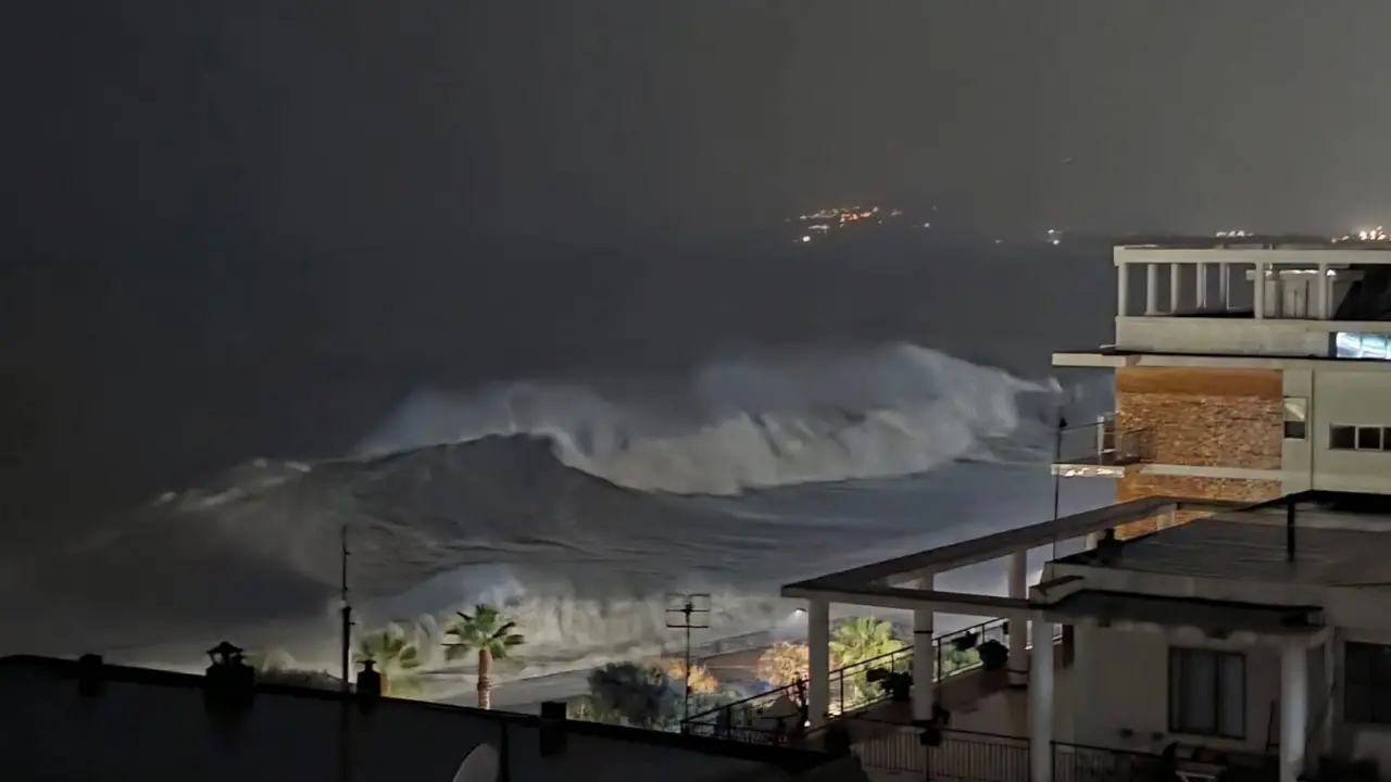 Il disastro del ciclone Harry, in Calabria l’acqua torna sempre: a rischio il 90% dei Comuni e decine di migliaia di cittadini\n