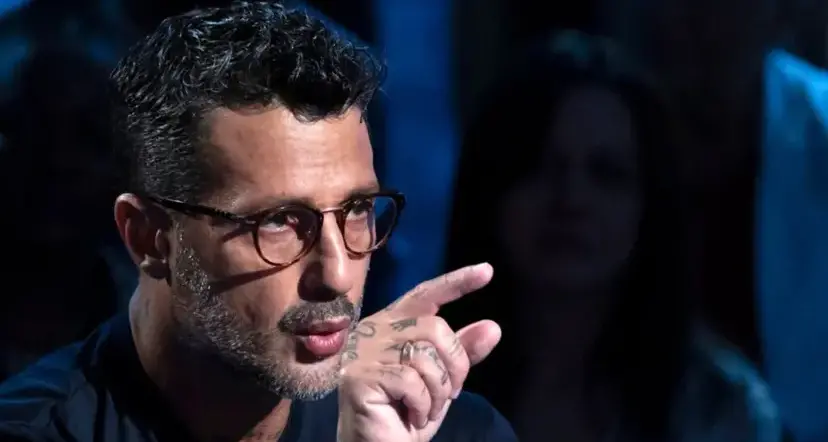 Falsissimo, il delirio finale: Fabrizio Corona infanga tutti, grida alla censura e si incorona martire del sistema\n