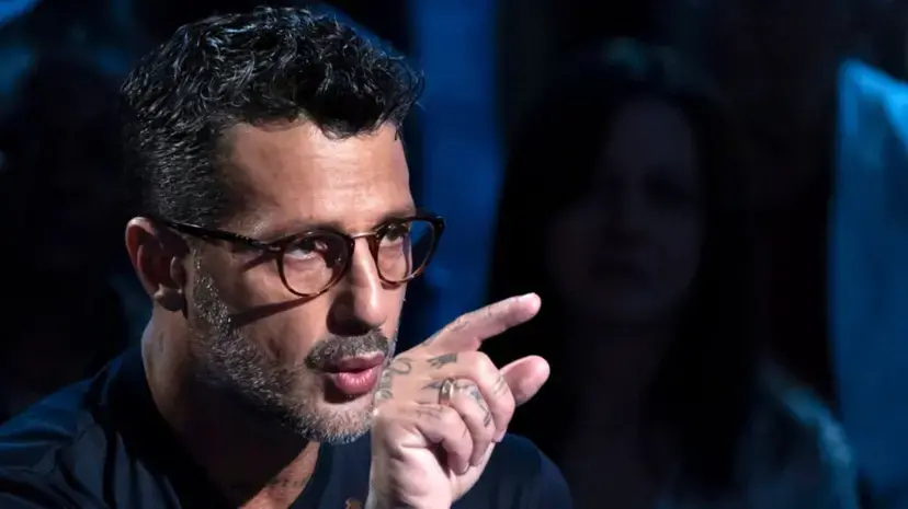 Falsissimo, il delirio finale: Fabrizio Corona infanga tutti, grida alla censura e si incorona martire del sistema\n