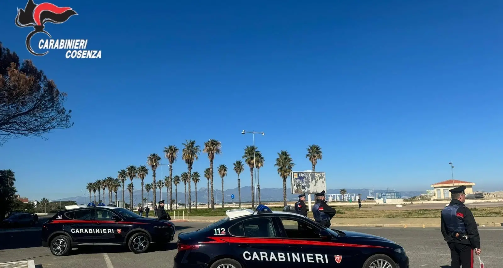 Schiavonea, minaccia con un coltello il titolare di un bar per farsi dare l’incasso: fermato dai carabinieri\n