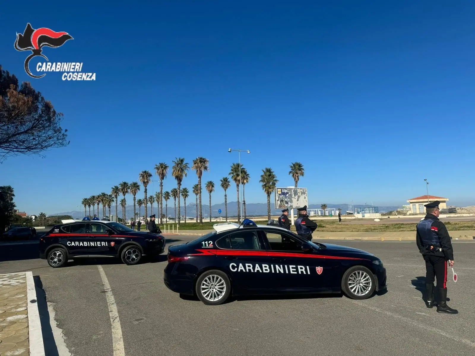 Schiavonea, minaccia con un coltello il titolare di un bar per farsi dare l’incasso: fermato dai carabinieri\n