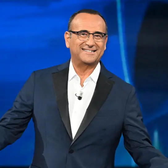 «Questo sarà il mio ultimo Sanremo»: Carlo Conti chiude il ciclo, saluta il Festival e affida il palco a Laura Pausini\n