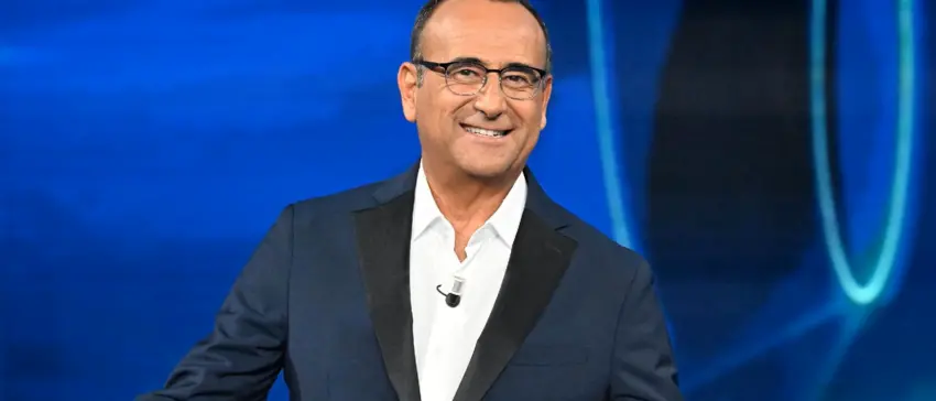 «Questo sarà il mio ultimo Sanremo»: Carlo Conti chiude il ciclo, saluta il Festival e affida il palco a Laura Pausini\n