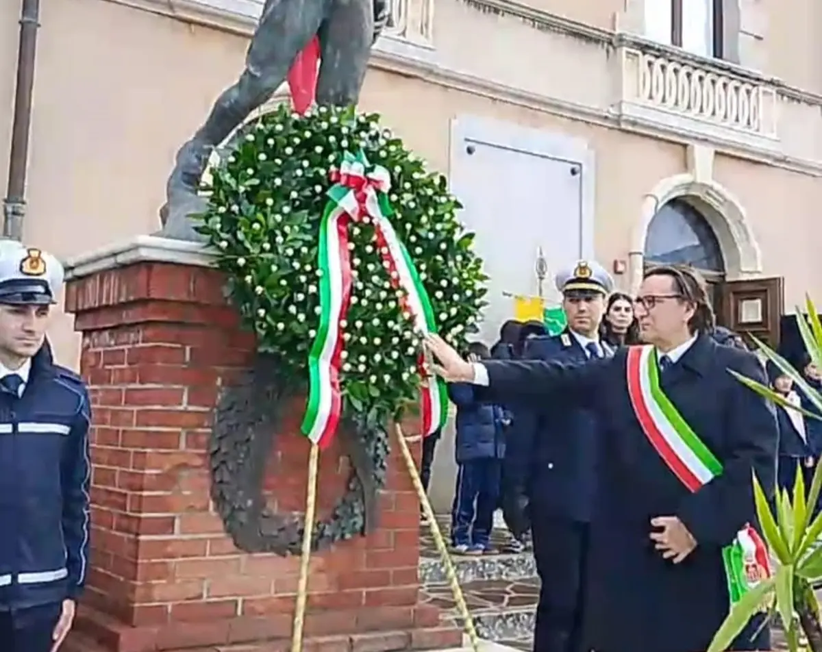 La città di Gioia Tauro si ferma per ricordare con gli studenti\n