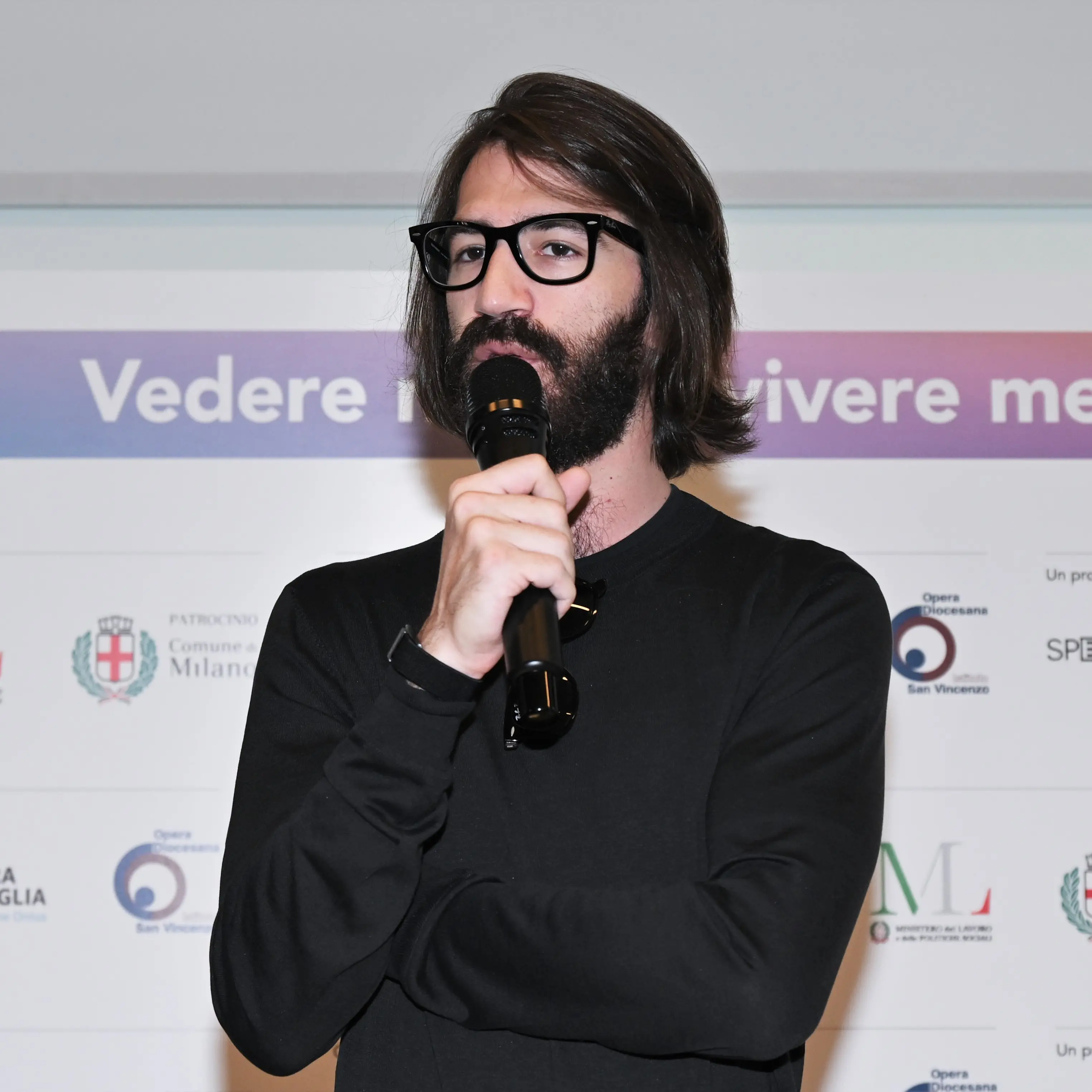 Del Vecchio indagato dopo l’incidente in Ferrari: l’ipotesi dello scambio al volante e la pista della sostituzione di persona\n