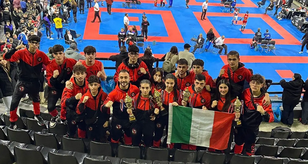 Kikckboxing, la Fenix Sport Academy di Vibo fa\u00A0incetta di medaglie in Grecia: «Abbiamo realizzato l’impossibile»\n