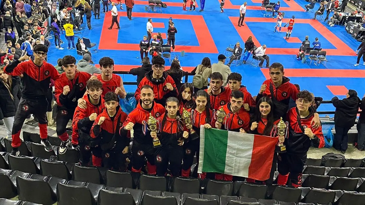 Kikckboxing, la Fenix Sport Academy di Vibo fa\u00A0incetta di medaglie in Grecia: «Abbiamo realizzato l’impossibile»\n