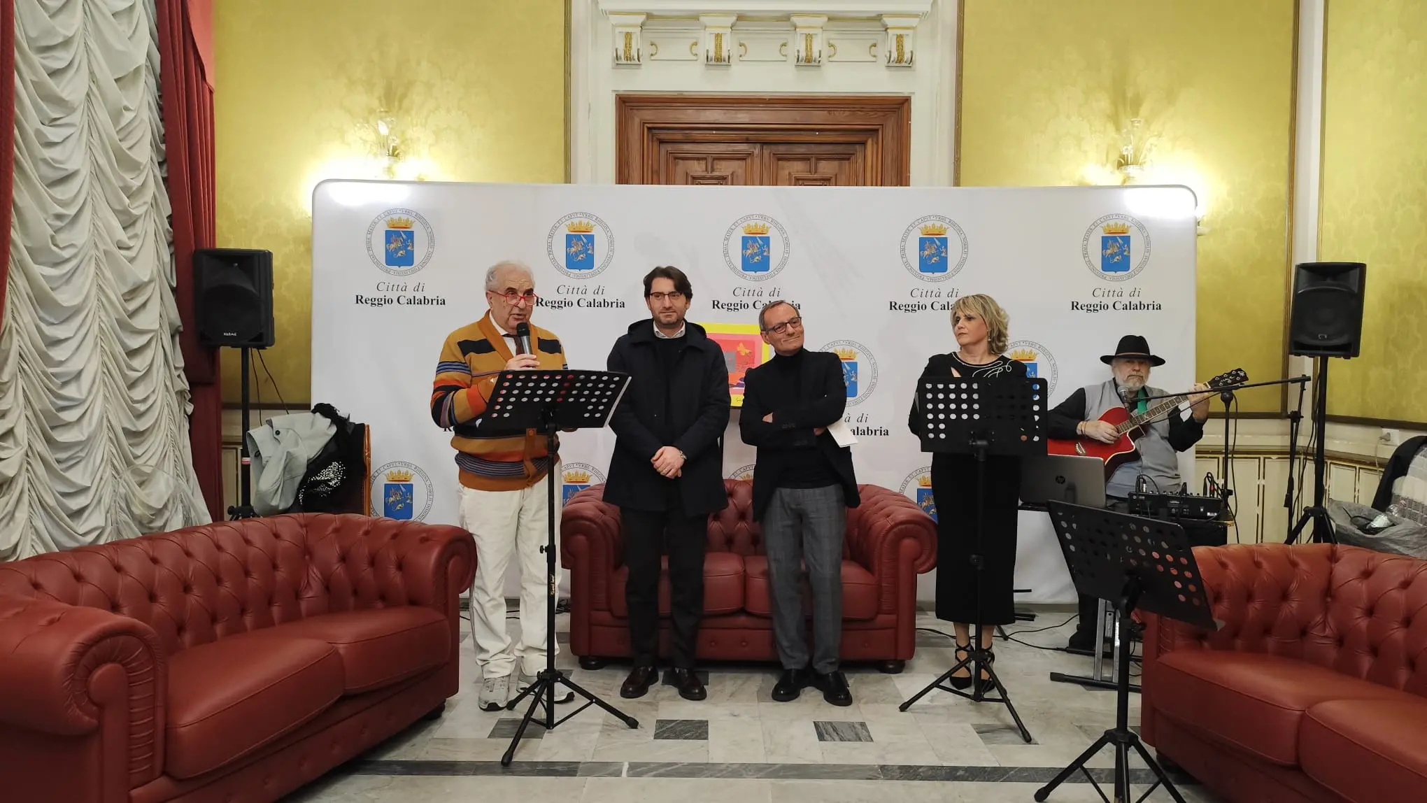 “Poeti per la Pace” nel Giorno della Memoria: «La memoria non è un museo polveroso ma un muscolo che va allenato ogni giorno»\n