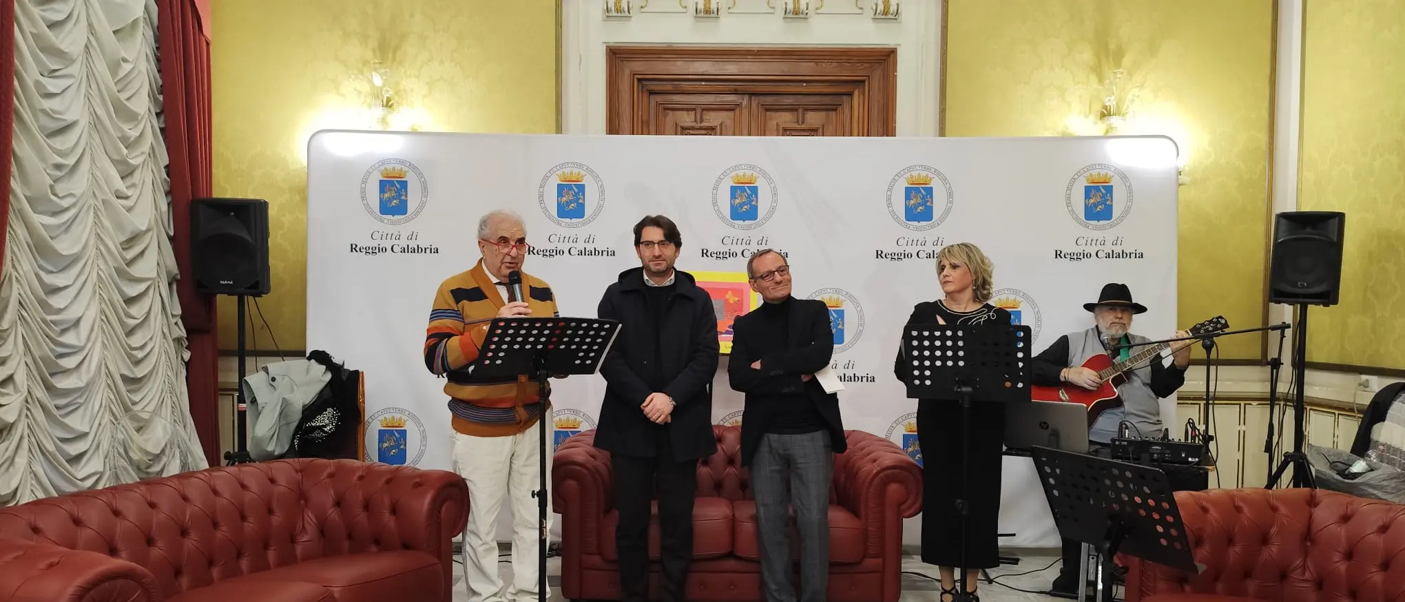 “Poeti per la Pace” nel Giorno della Memoria: «La memoria non è un museo polveroso ma un muscolo che va allenato ogni giorno»\n