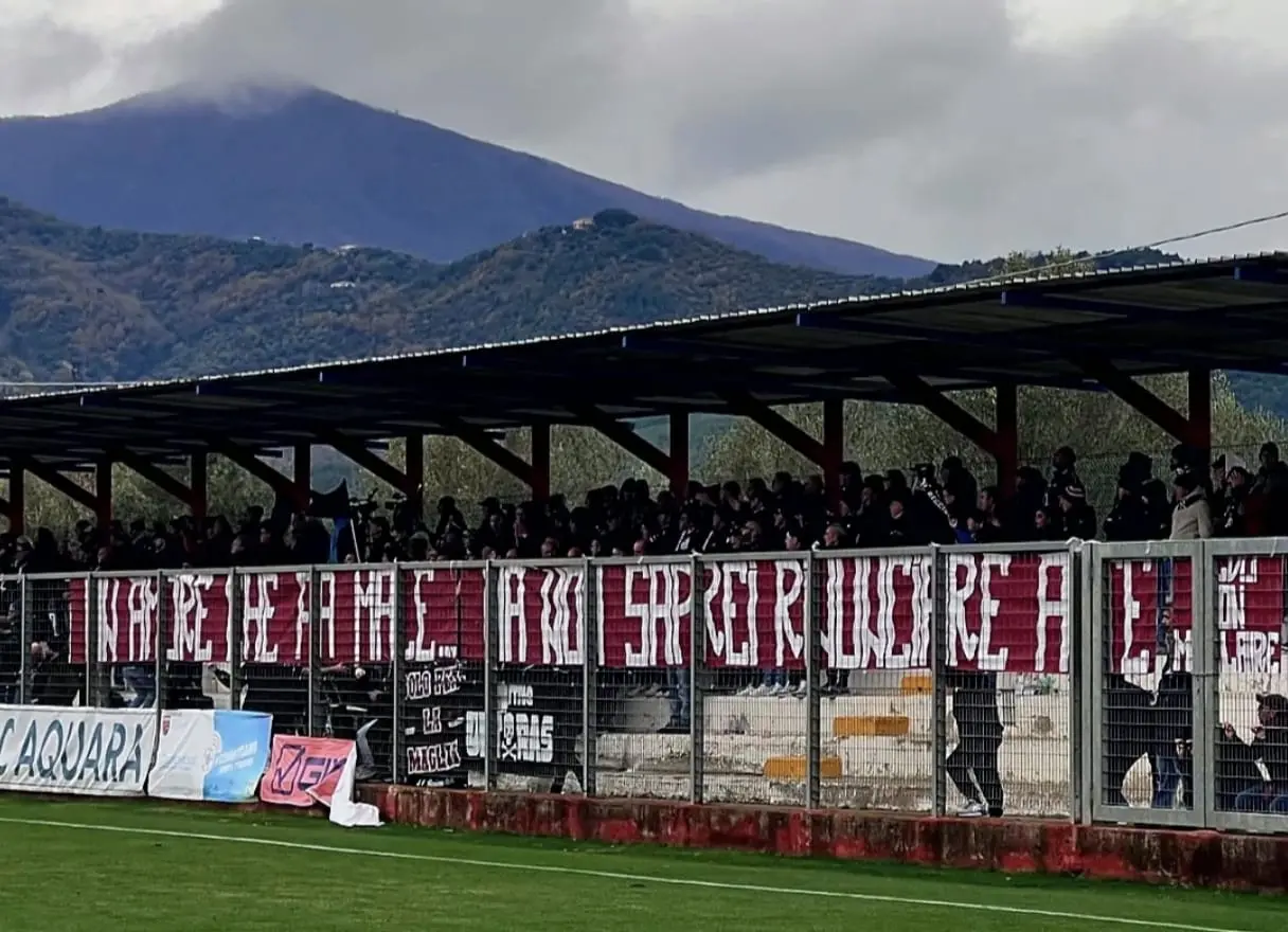 La Reggina si prepara ad un weekend decisivo con più frecce al suo arco: rientri possibili, Torrisi in panchina e un Granillo pieno\n