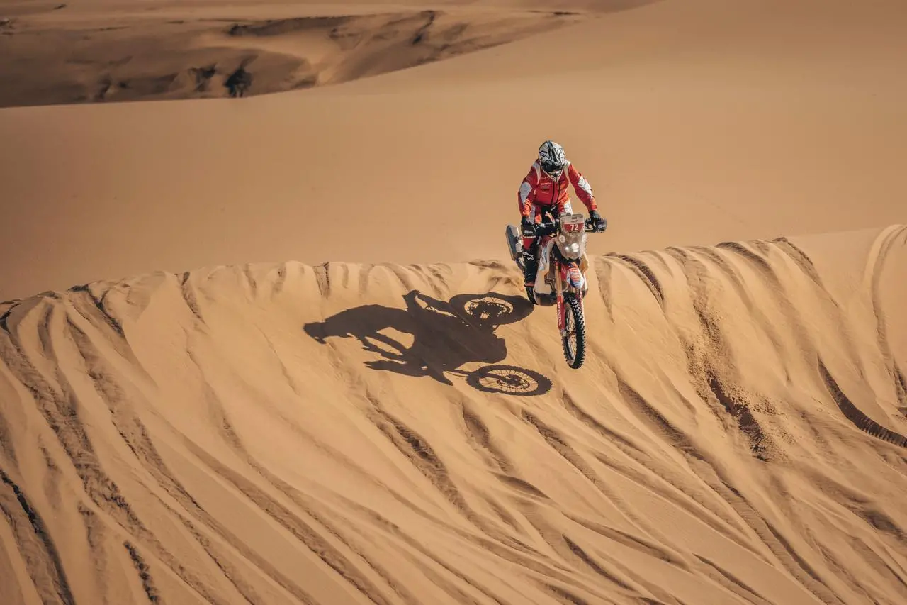 Africa Eco Race 2026, il calabrese Palmer al traguardo di Tagounite:\u00A0«Tappa sfiancante, tra dune e sassi»\n