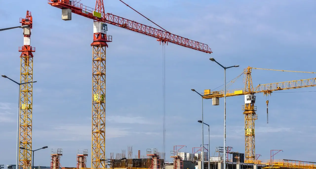 Duecento miliardi di Pnrr e la solita Italia da sagra permanente: dal padel alla briscola, ecco la digitalizzazione “fantasma”\n