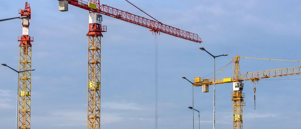 Duecento miliardi di Pnrr e la solita Italia da sagra permanente: dal padel alla briscola, ecco la digitalizzazione “fantasma”\n