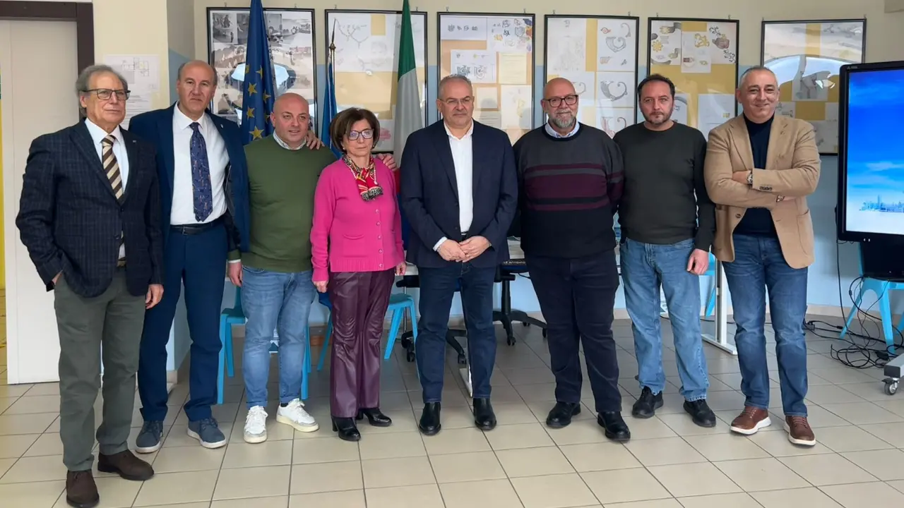 San Giovanni in Fiore, al Liceo Artistico presentato il progetto per la realizzazione dell’opera “Ancora Giubilare: Croce Trinitaria di Speranza” con il maestro Michele Affidato\n