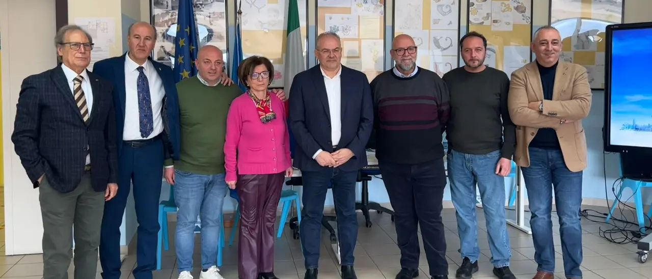 San Giovanni in Fiore, al Liceo Artistico presentato il progetto per la realizzazione dell’opera “Ancora Giubilare: Croce Trinitaria di Speranza” con il maestro Michele Affidato\n