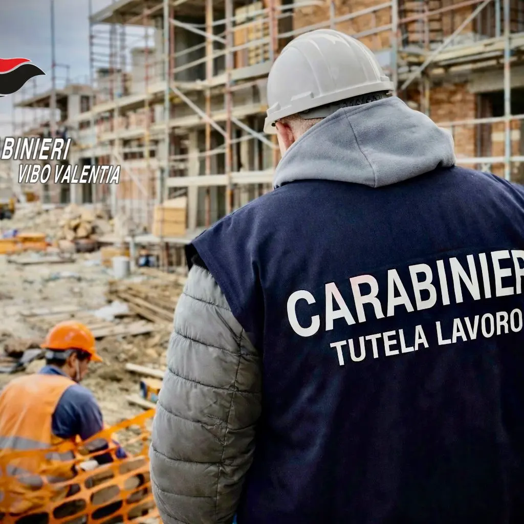 Controlli nei cantieri edili del Vibonese: 7 aziende irregolari su 8, 4 lavoratori in nero, 8 persone denunciate\n