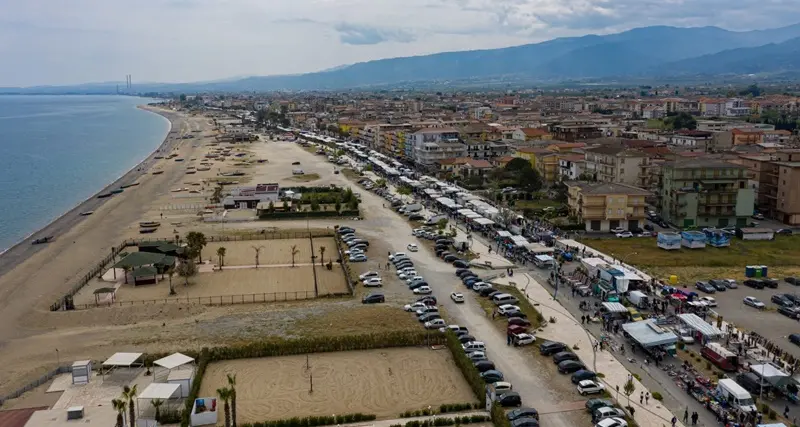 Schiavonea chiede più controllo: nasce il comitato Convivium contro violenze e paura\n