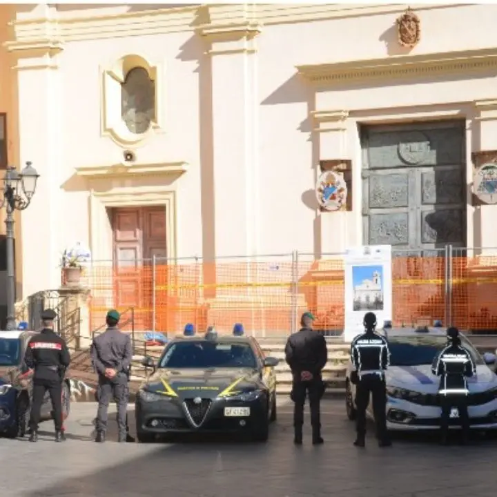 Crotone, operazione interforze nel centro storico: scoperti affitti in nero e case-deposito usate come abitazioni\n