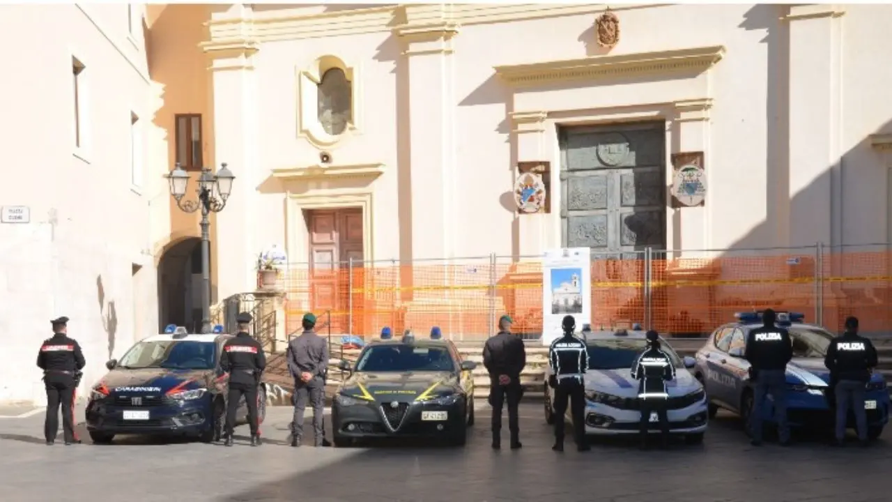 Crotone, operazione interforze nel centro storico: scoperti affitti in nero e case-deposito usate come abitazioni\n