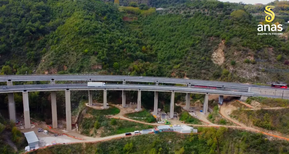 A2, avanzano i lavori sul viadotto Friddizza: l’opera sarà idonea anche all’uso militare\n