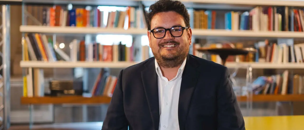 Un mondo che si prosciuga, una lingua che resiste. Ecco “Calùra”, il romanzo d’esordio di Saverio Gangemi\n