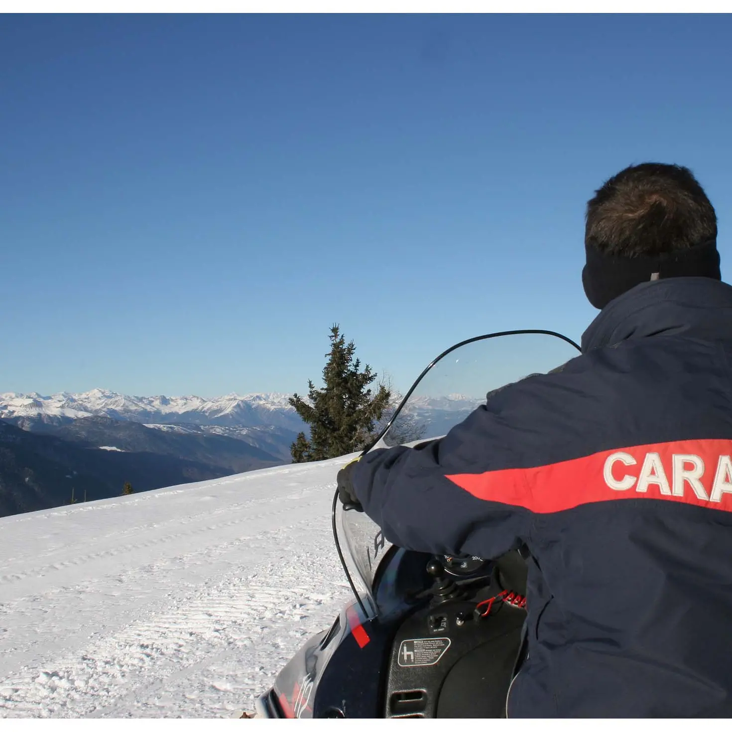 Festa abusiva in Sila con oltre 2mila persone: strade bloccate e niente vie di fuga, denunciate 9 persone\n