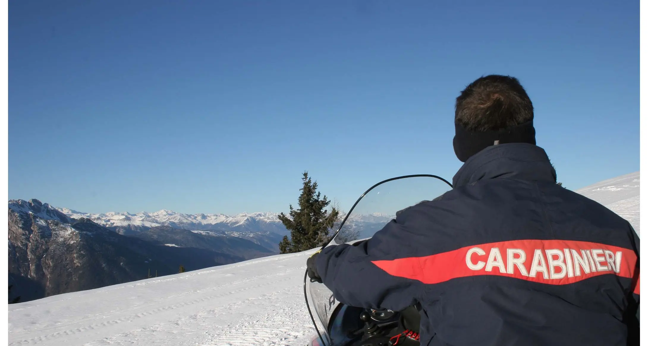 Festa abusiva in Sila con oltre 2mila persone: strade bloccate e niente vie di fuga, denunciate 9 persone\n