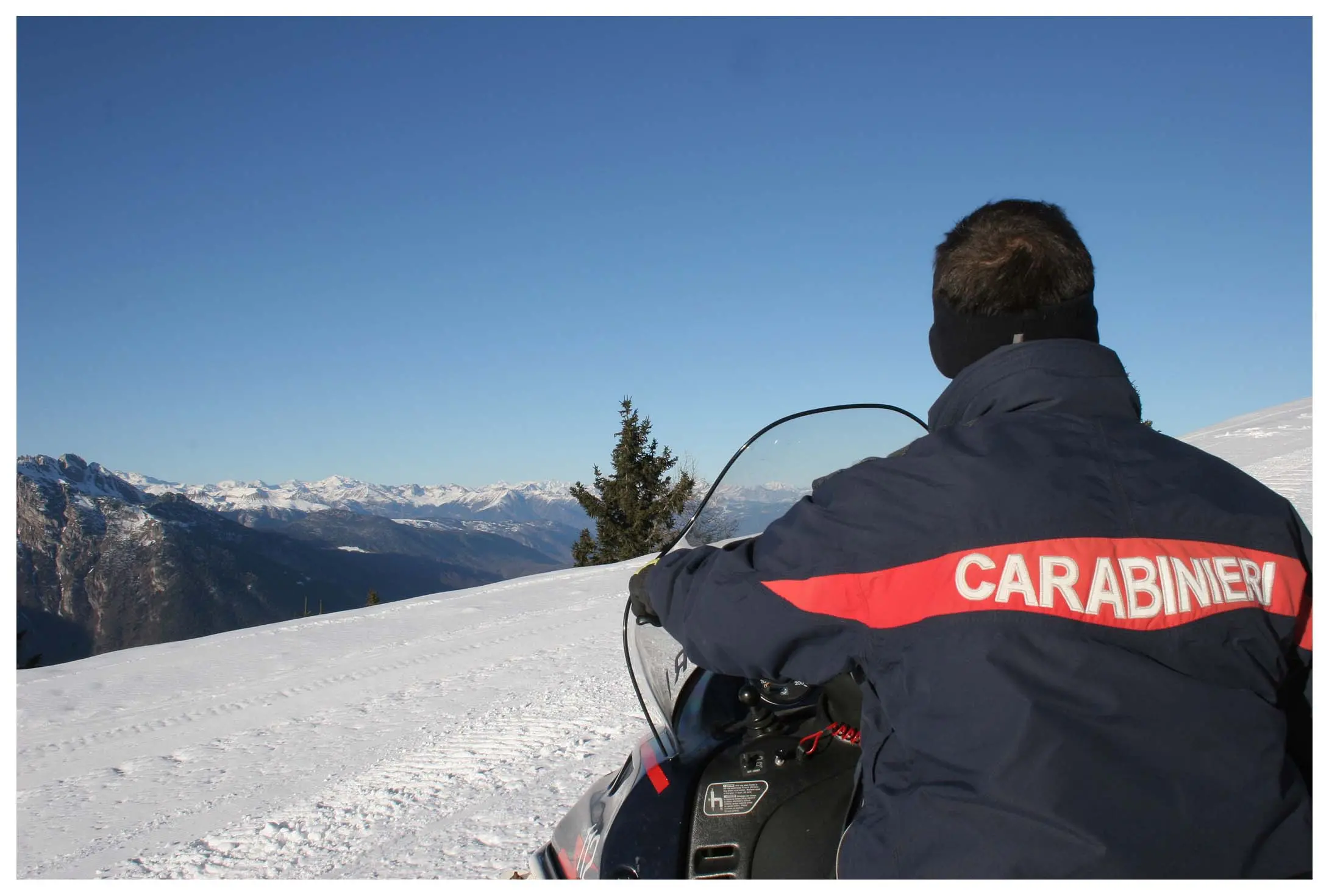 Festa abusiva in Sila con oltre 2mila persone: strade bloccate e niente vie di fuga, denunciate 9 persone\n