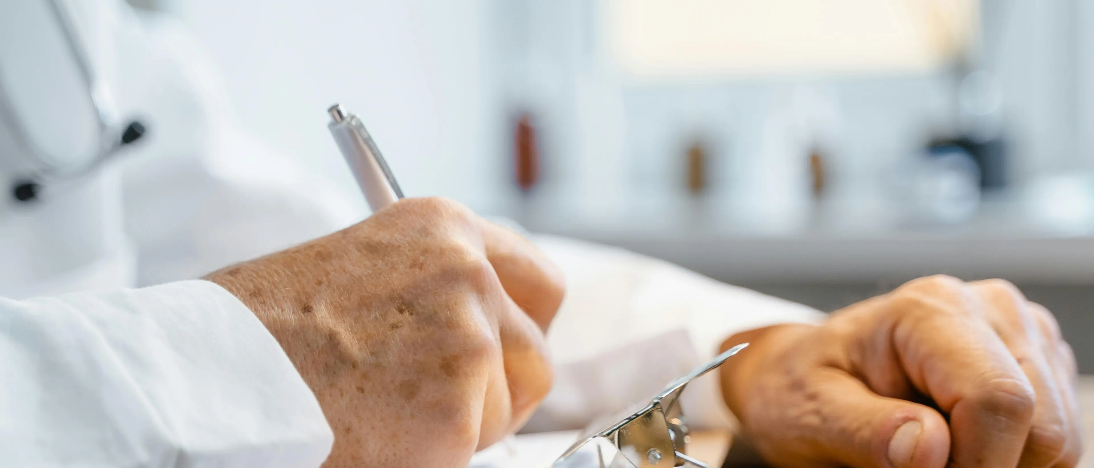 Francica senza medico da un anno e mezzo, parte la raccolta firme. Ma il sindaco avverte: «Bene, ma restino fuori le\u00A0polemiche strumentali»\n