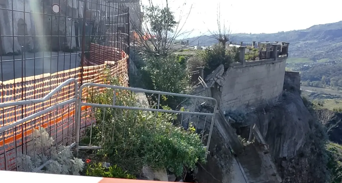 Caulonia, Maietta continua a crollare: frana un altro pezzo di quartiere\n