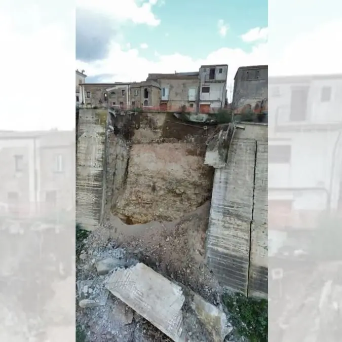Caulonia come Niscemi, la frana fa paura e tira giù un altro pezzo del quartiere Maietta