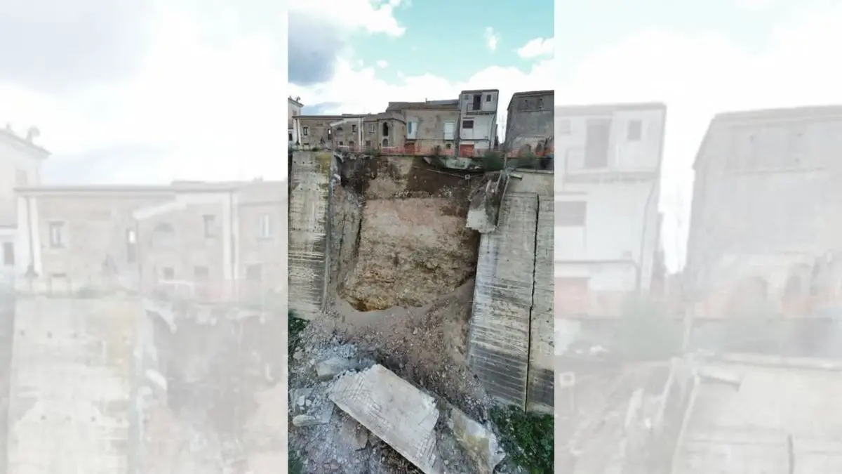Caulonia come Niscemi, la frana fa paura e tira giù un altro pezzo del quartiere Maietta