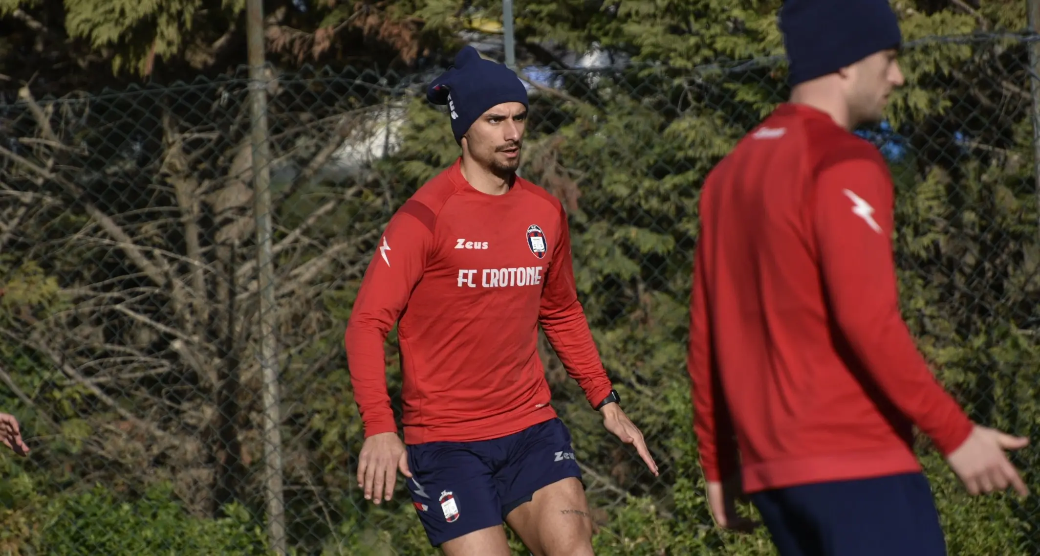 Crotone, oggi doppia seduta in vista del\u00A0Siracusa: primo allenamento per il difensore Veltri\n