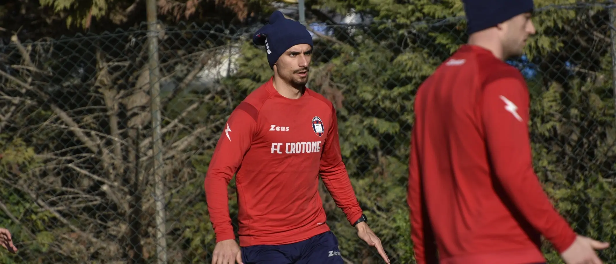 Crotone, oggi doppia seduta in vista del\u00A0Siracusa: primo allenamento per il difensore Veltri\n