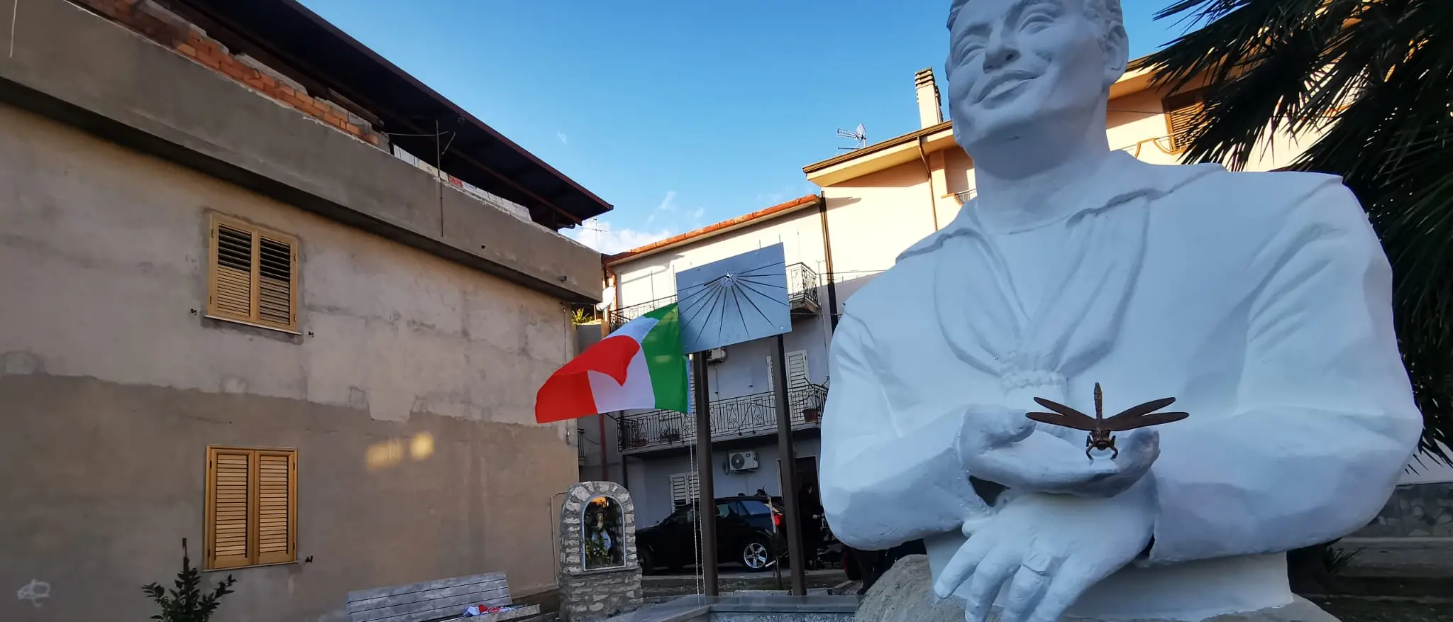 Bova Marina, “La Libellula” rompe il silenzio della memoria: inaugurato il primo monumento in Calabria dedicato agli Internati Militari Italiani\n