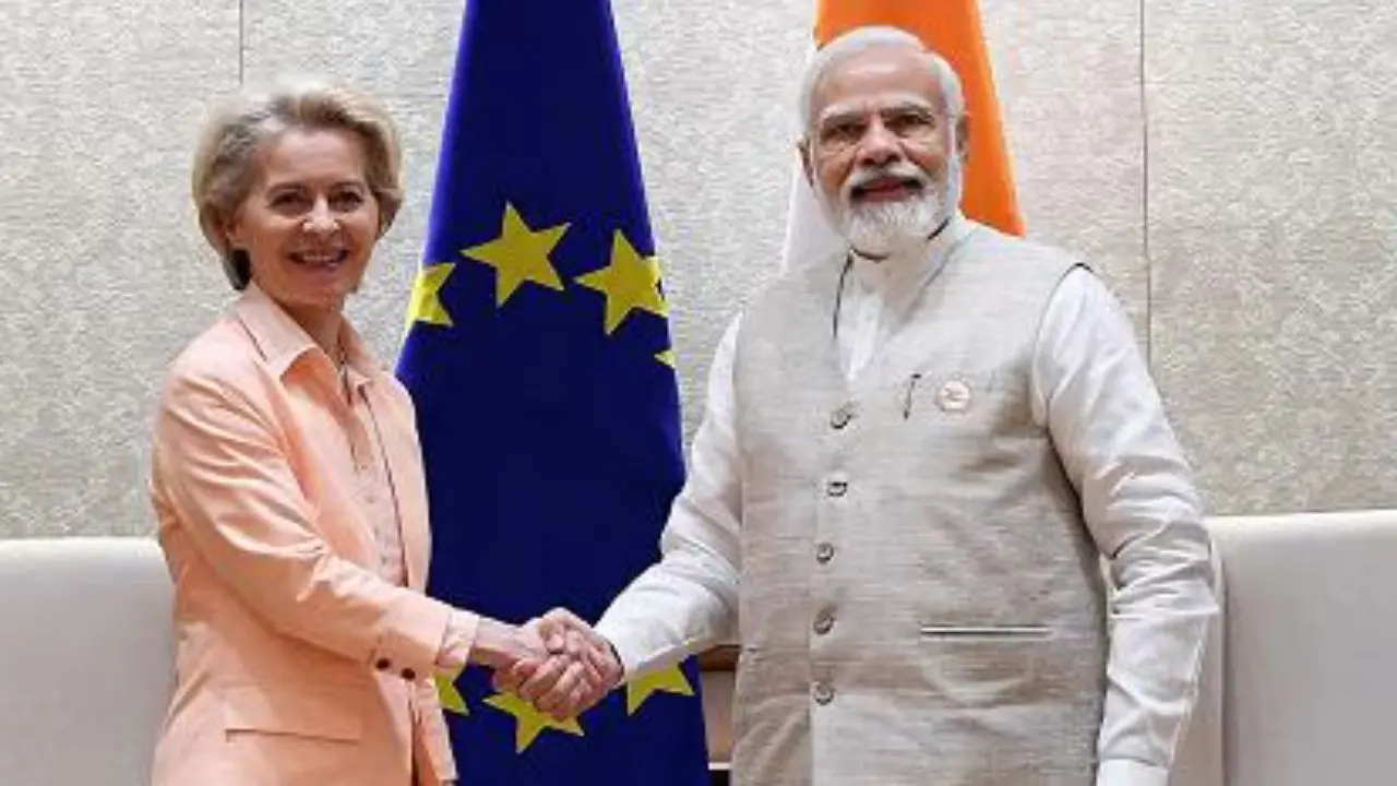 La stretta di manao tra Ursula Von der Leyen e Narendra Modi