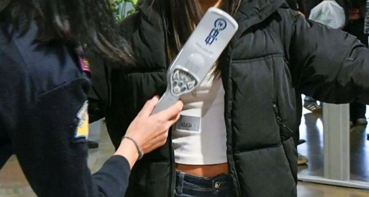 Metal detector nelle scuole, Valditara e Piantedosi\u00A0firmano\u00A0la circolare\n