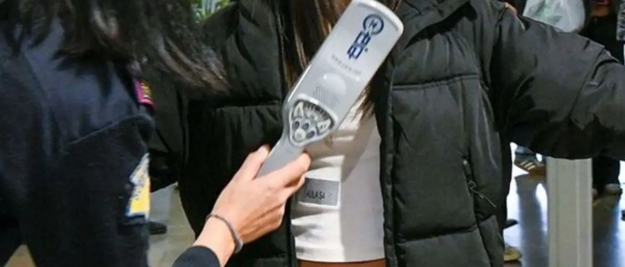 Metal detector nelle scuole, Valditara e Piantedosi\u00A0firmano\u00A0la circolare\n