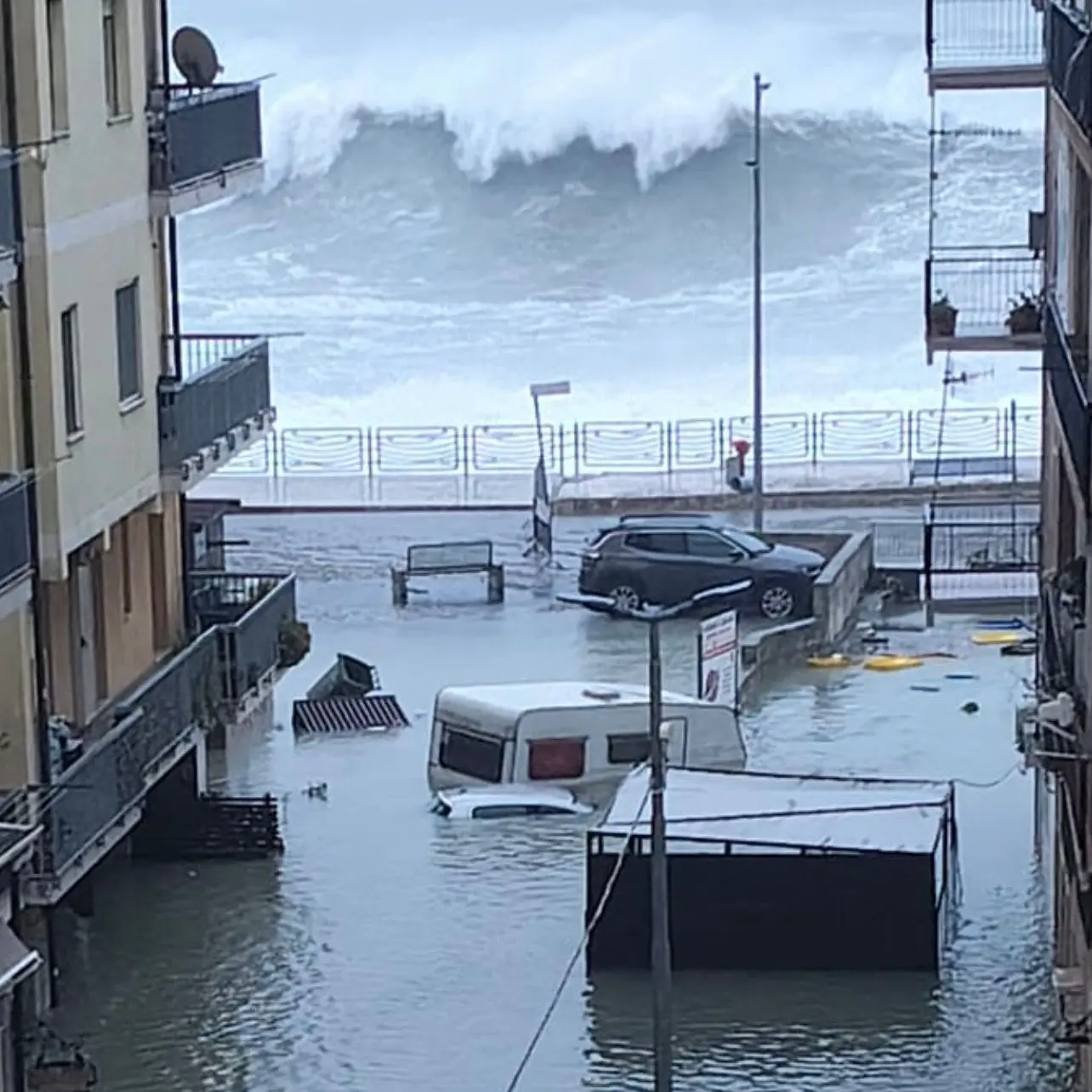 Ciclone Harry, mentre la Calabria aspetta la Cittadella la Sicilia ha già le risorse per ripartire\n