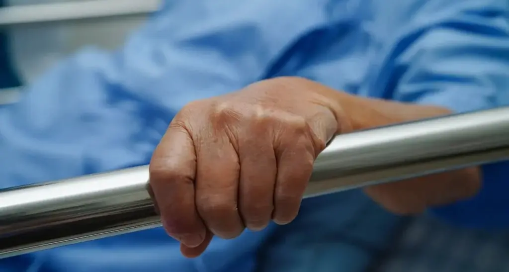 Bari, stacca apparecchi 'salvavita' alla madre malata: arrestato 47enne\n