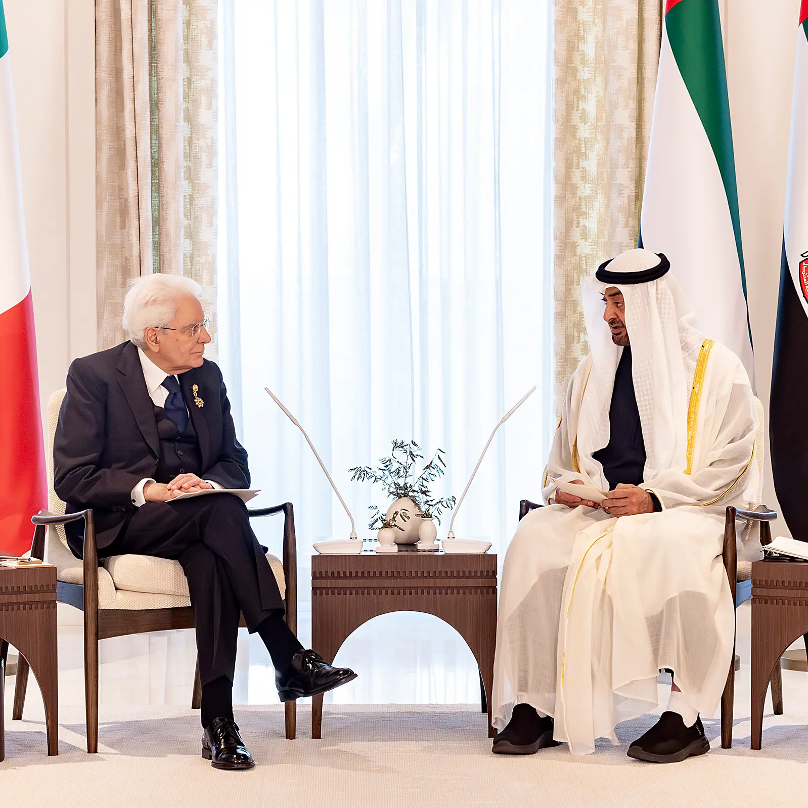 Mattarella negli Emirati Arabi per rafforzare dialogo e cooperazione con la monarchia del Golfo\n