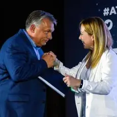 Orbán in difficoltà, Meloni esposta: il rischio politico di uno schieramento sbagliato mentre in Ungheria cambia vento\n