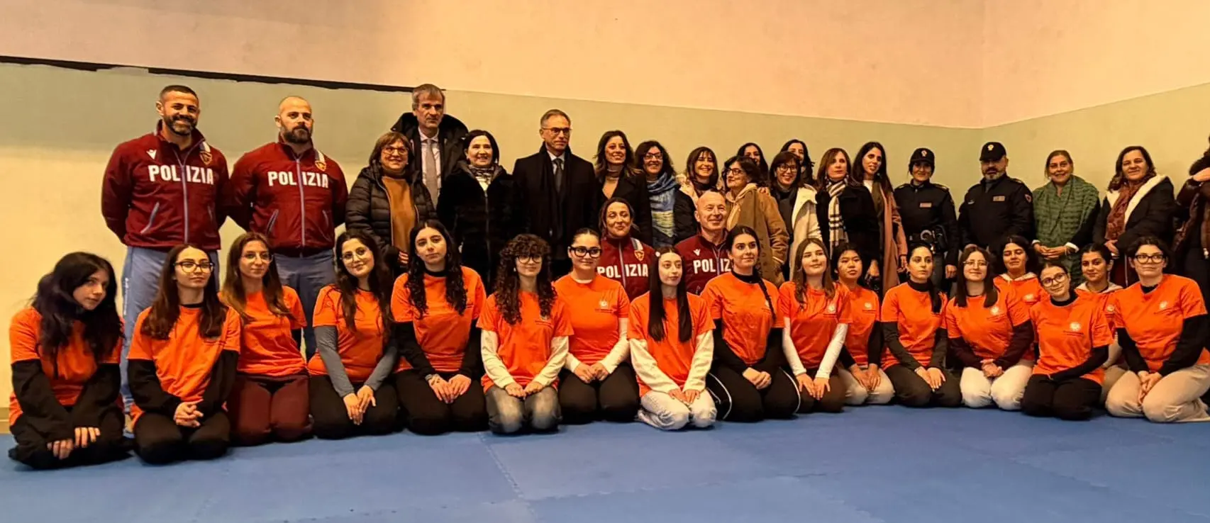 Soroptimist e Polizia di Stato insieme per “Sicurezza Donna”,\u00A0a Lamezia studentesse\u00A0a lezione\u00A0di difesa personale con gli istruttori delle Fiamme Oro\n