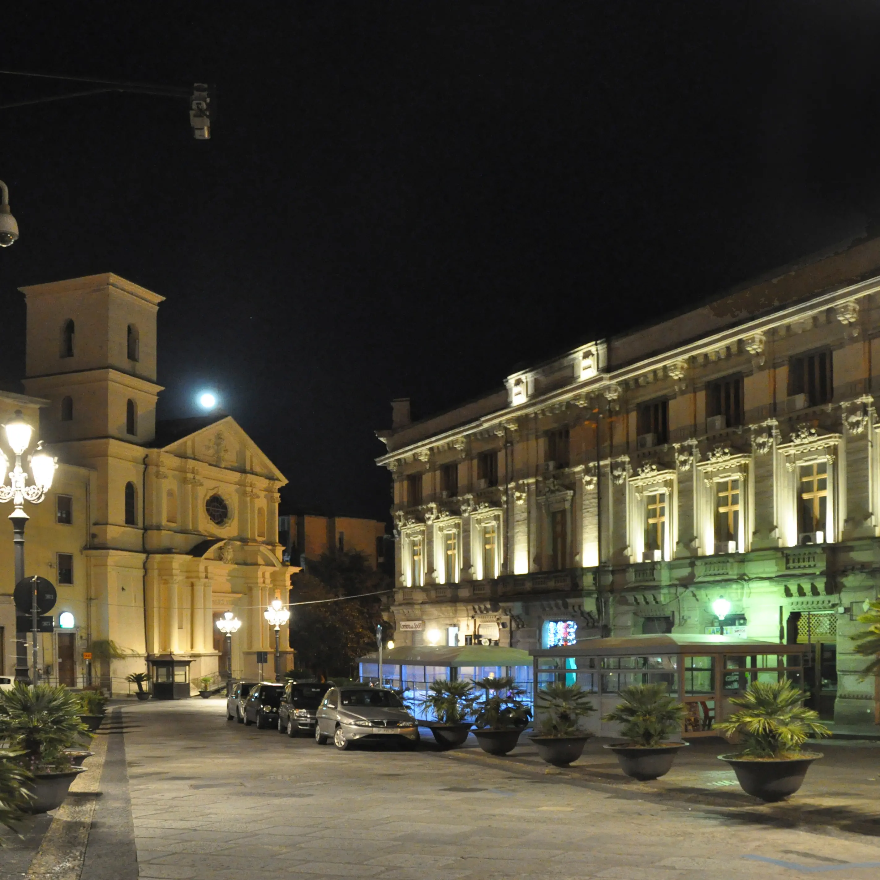 Nasce il mercato dell’antiquariato e dell’artigianato nel centro storico di Catanzaro, l’assessore Furrer: «Un nuovo strumento per il rilancio urbano»\n