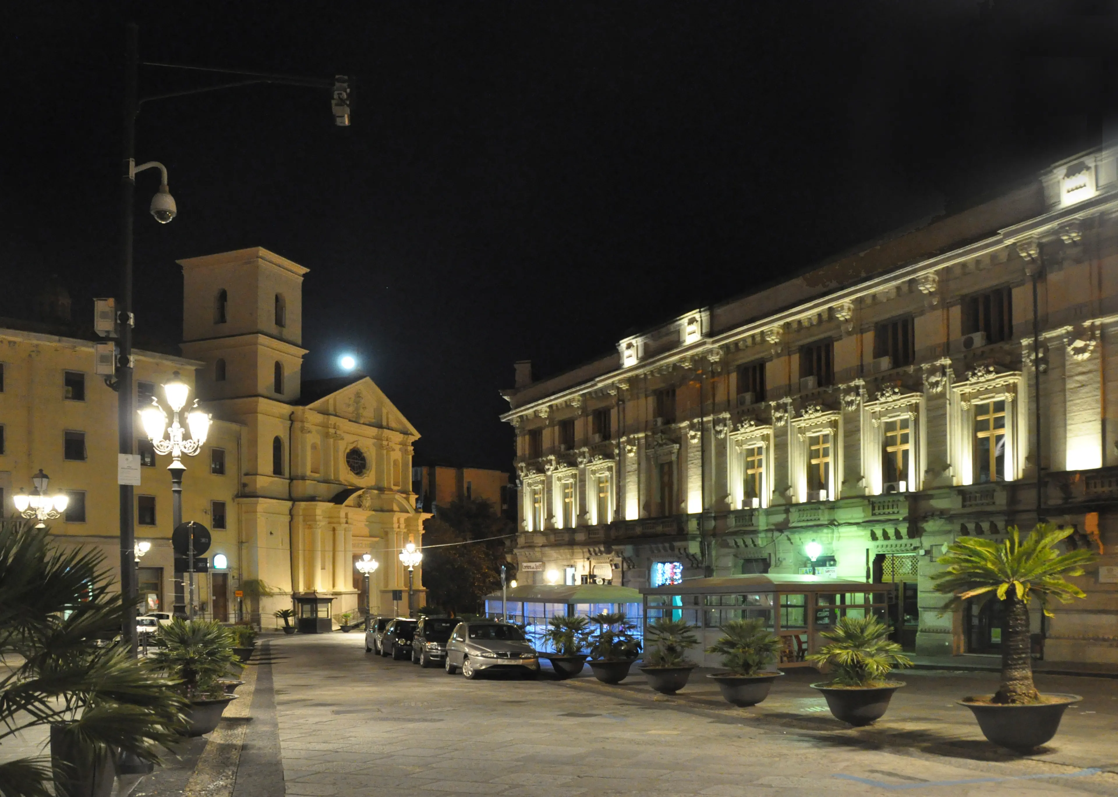 Nasce il mercato dell’antiquariato e dell’artigianato nel centro storico di Catanzaro, l’assessore Furrer: «Un nuovo strumento per il rilancio urbano»\n