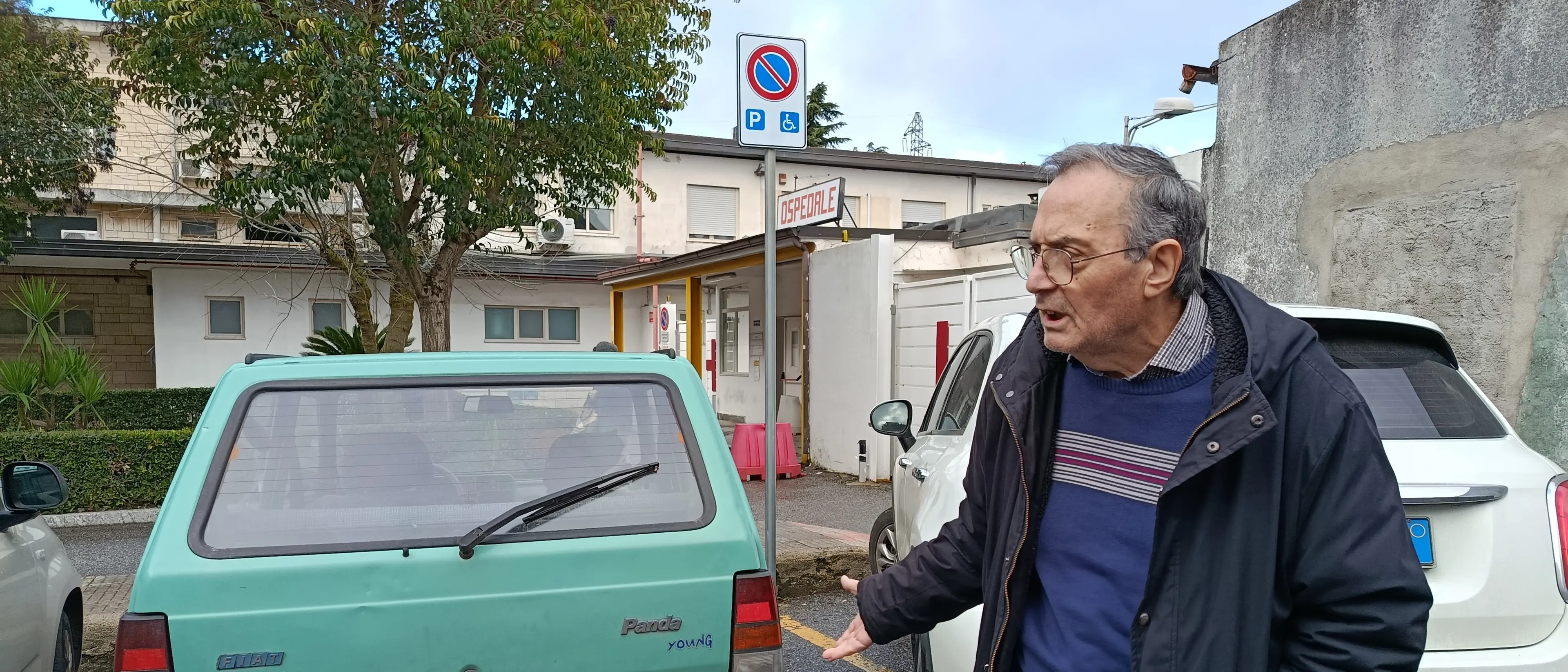 Vibo, per\u00A0mangiare la pizza occupano il parcheggio\u00A0di chi deve fare la dialisi: «Non c’è rispetto per le persone e per le regole»\n